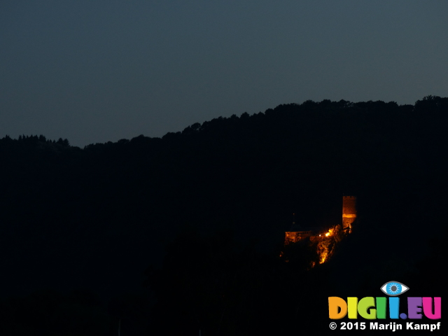 FZ016681 Burg Bischofstein at night